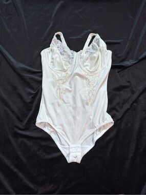 Maidenform Ivory Lace-Trim Bodysuit